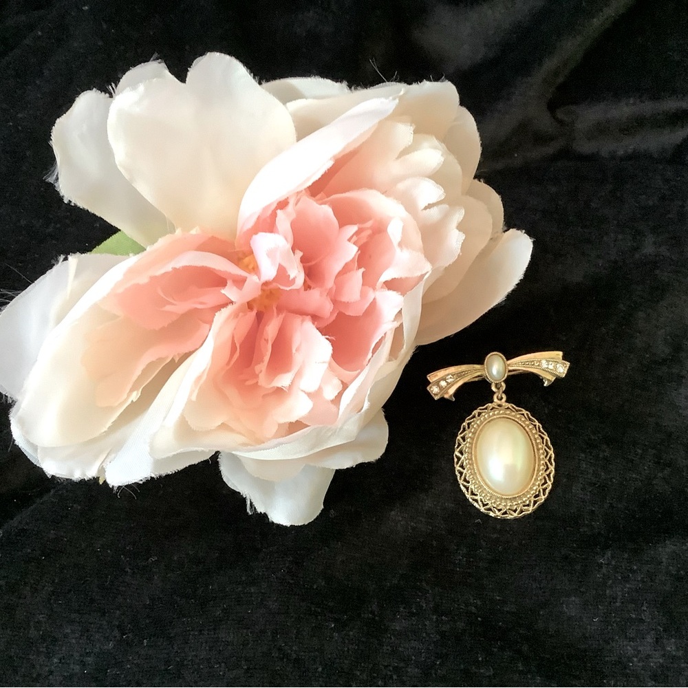 Vintage Faux Pearl & Rhinestone Drop Brooch Pin - Picture 4 of 9